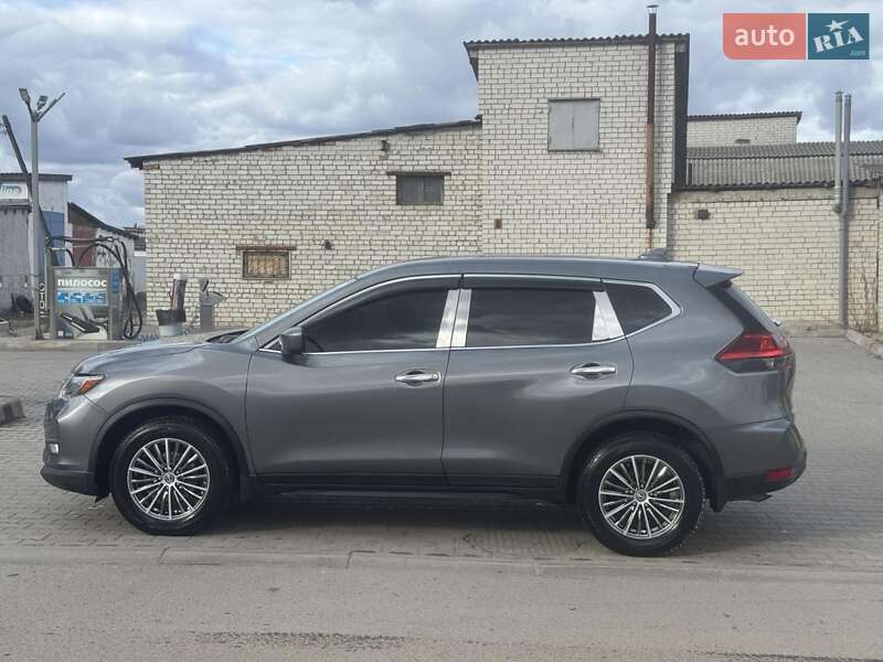 Nissan Rogue (2017)