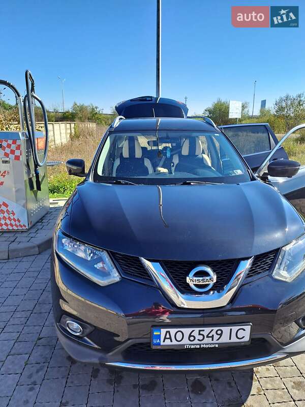 Nissan Rogue (2016)