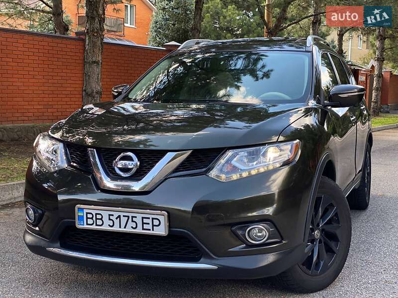 Nissan Rogue (2015)