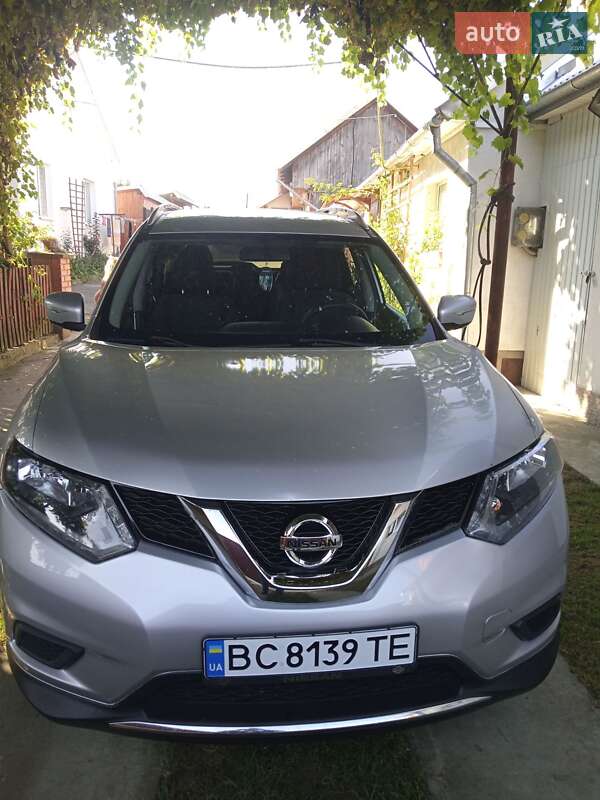 Nissan Rogue (2015)