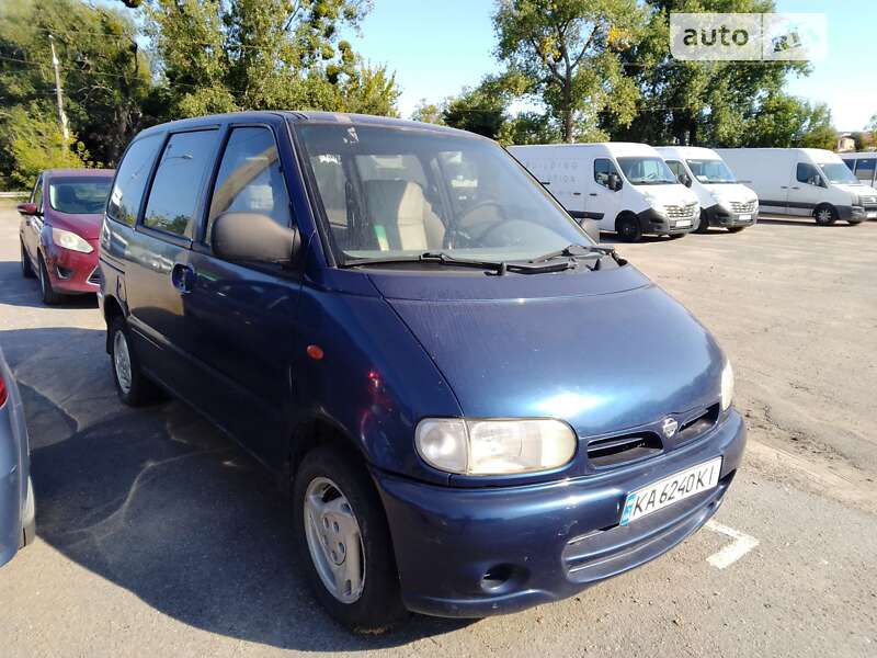 Nissan Serena (1999)