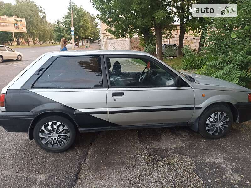 Nissan Sunny (1989)