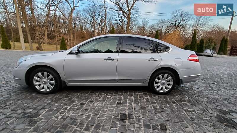 Nissan Teana (2010)