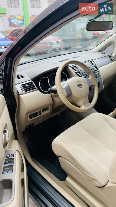 Nissan Tiida (2007)