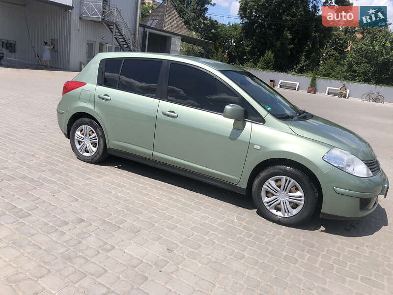 Nissan Tiida (2008)