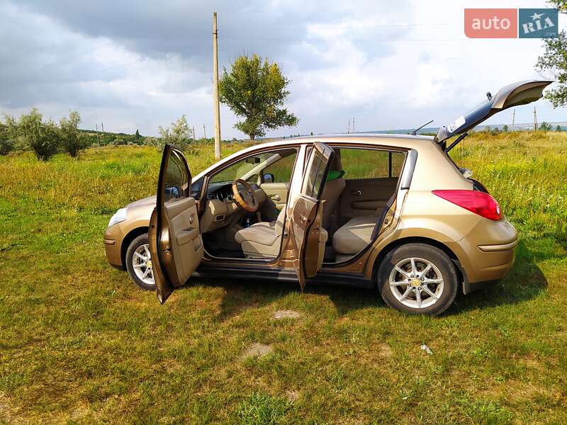 Nissan Tiida (2007)