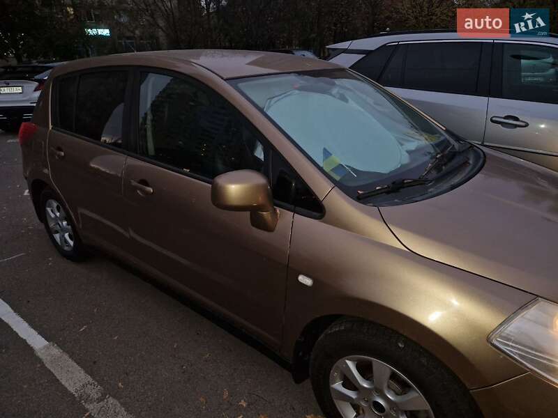 Nissan Tiida (2008)