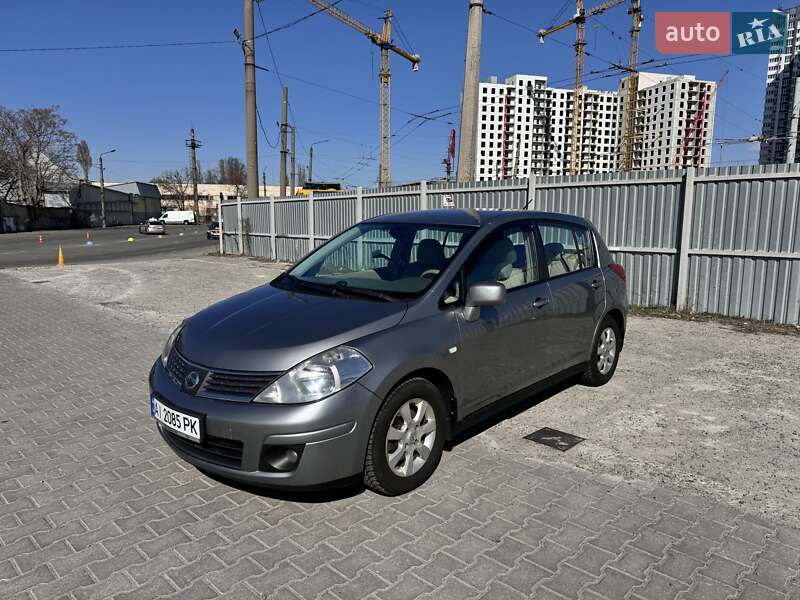Nissan Tiida (2008)