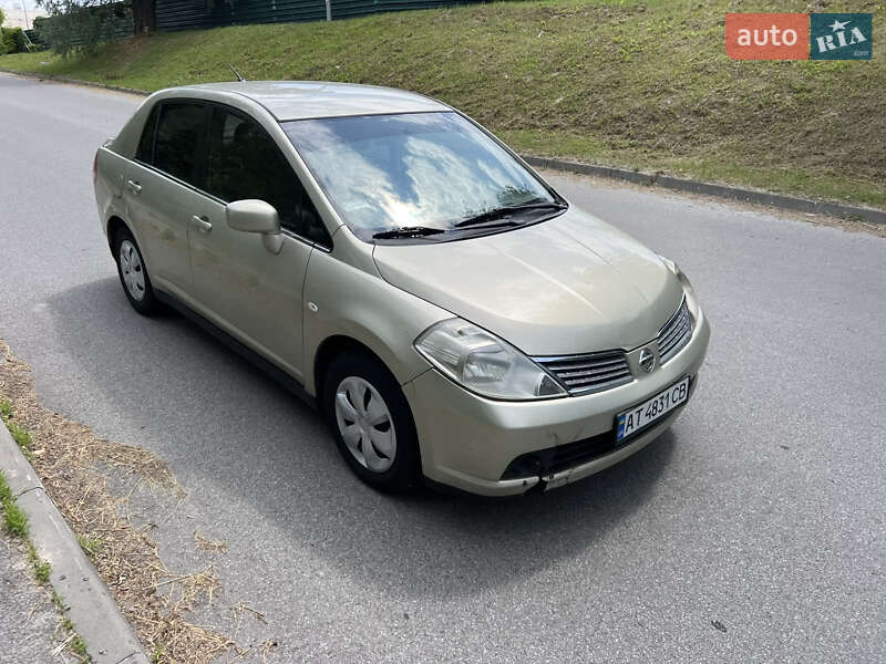 Nissan Tiida (2008)