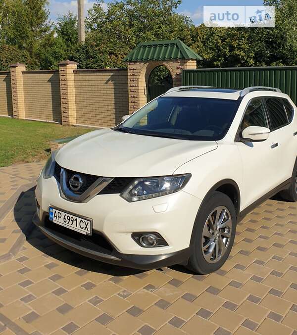 Nissan X-trail (2015)