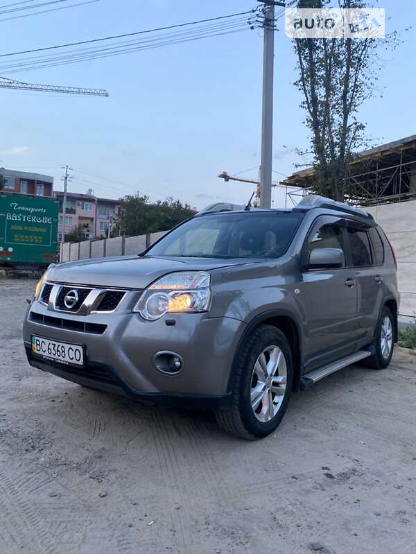 Nissan X-trail (2012)