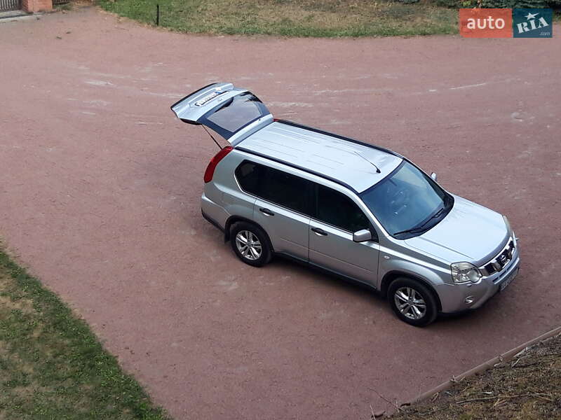 Nissan X-trail (2010)
