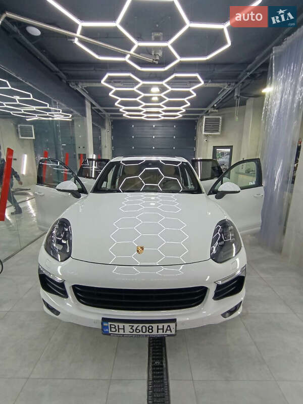 Porsche Cayenne (2015)