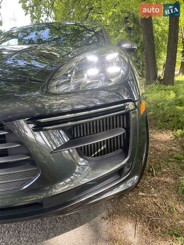 Porsche Macan (2020)
