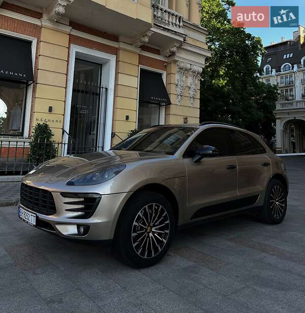 Porsche Macan (2016)