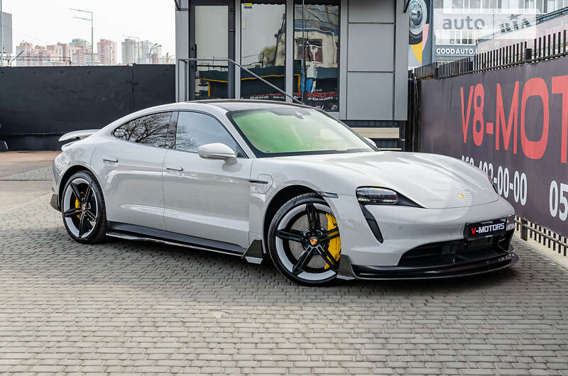 Porsche Taycan turbo s (2021)