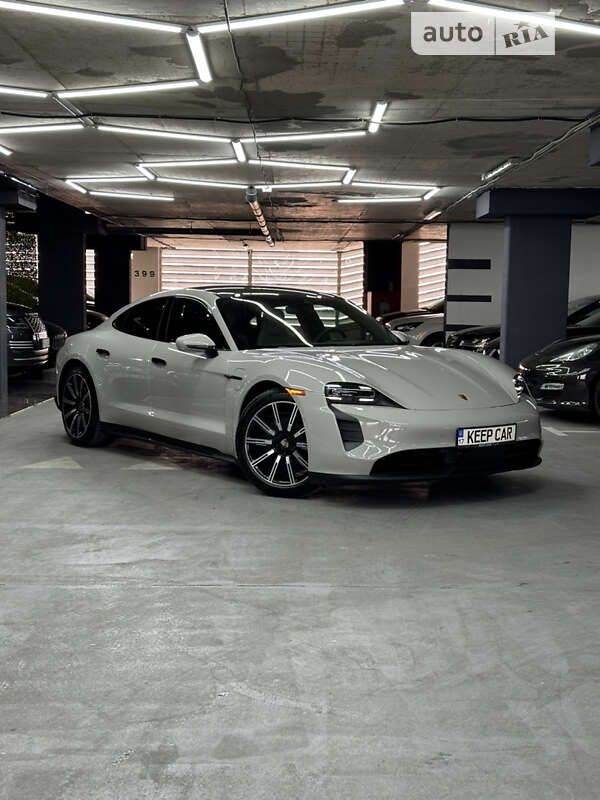 Porsche Taycan (2022)