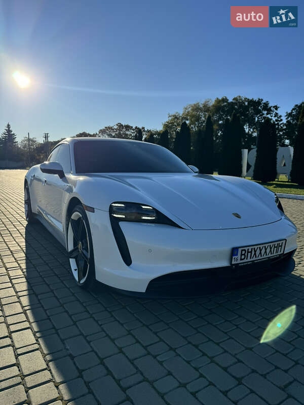 Porsche Taycan (2021)