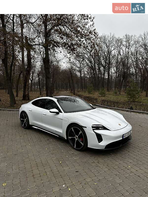 Porsche Taycan (2021)