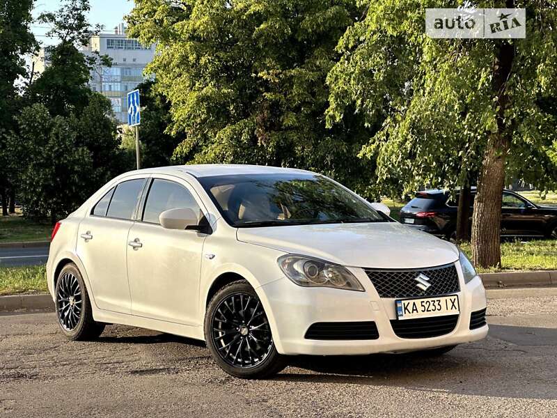 Suzuki Kizashi (2010)