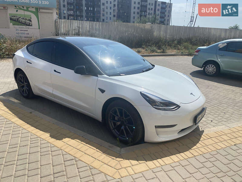 Tesla Model 3 (2022)
