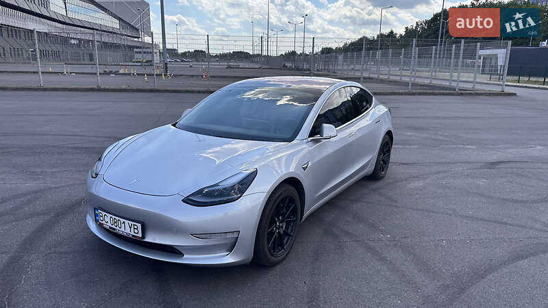Tesla Model 3 (2017)
