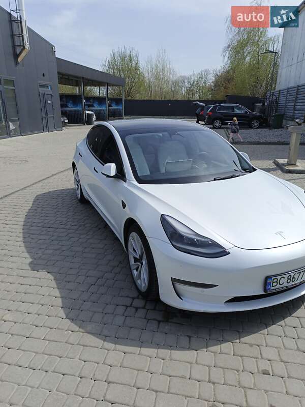 Tesla Model 3 (2022)