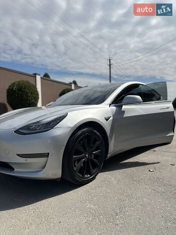 Tesla Model 3 (2017)
