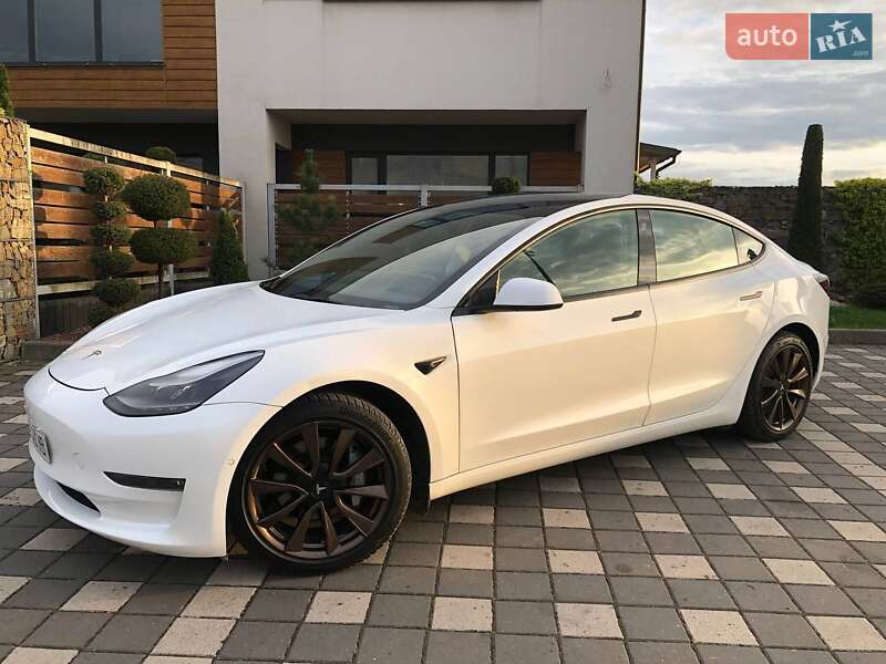 Tesla Model 3 (2021)
