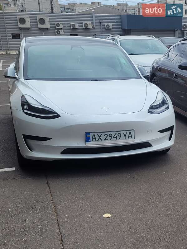 Tesla Model 3 (2019)