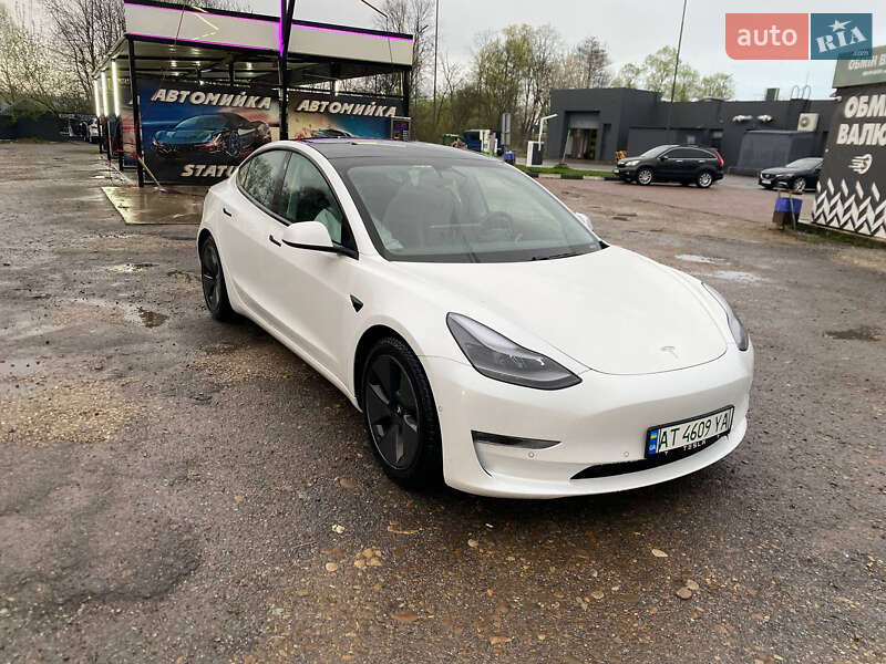 Tesla Model 3 (2021)