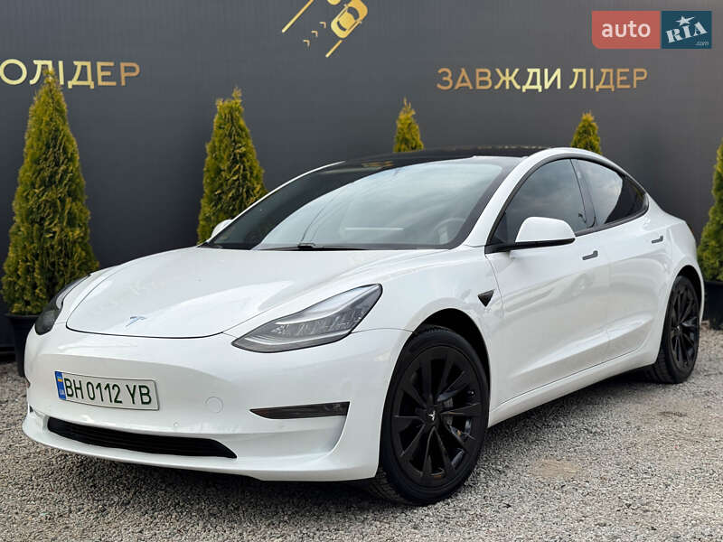 Tesla Model 3 (2021)