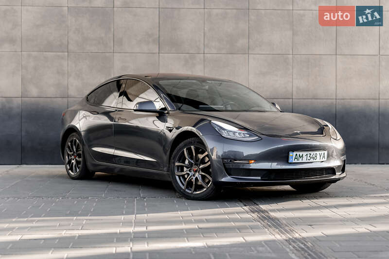 Tesla Model 3 (2018)