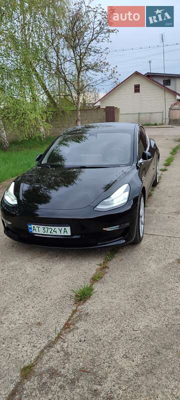 Tesla Model 3 (2019)