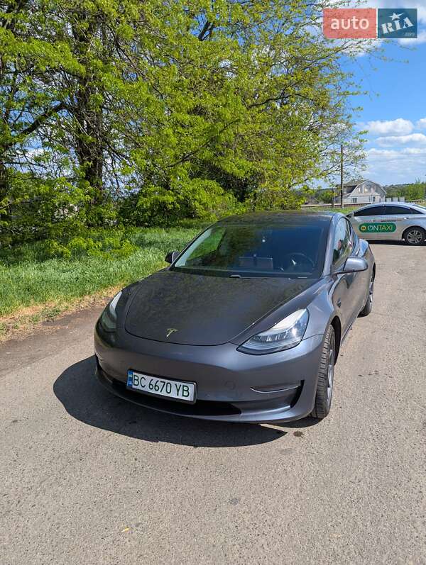 Tesla Model 3 (2018)