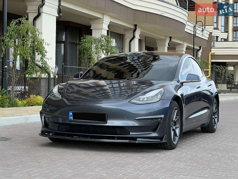 Tesla Model 3 (2020)