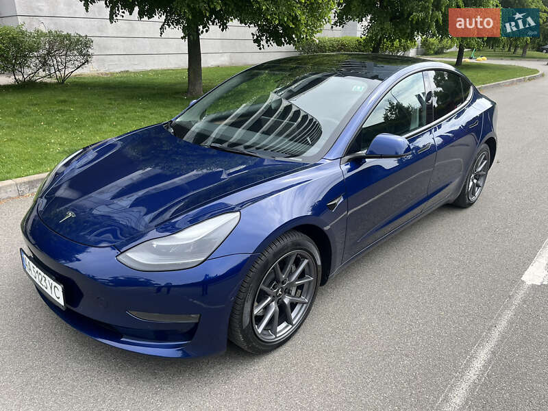 Tesla Model 3 (2022)
