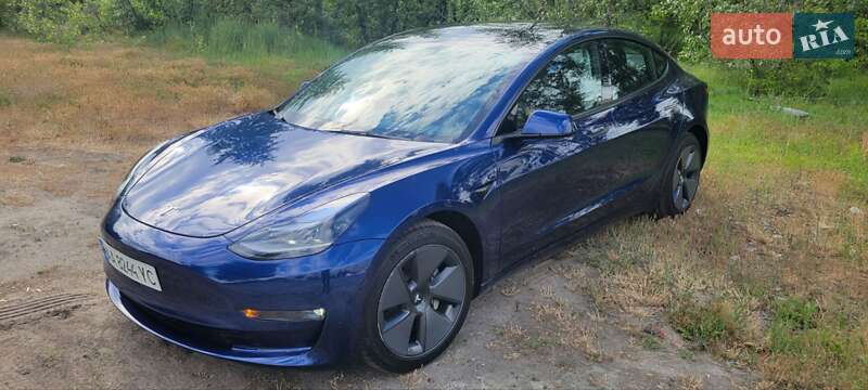 Tesla Model 3 (2023)