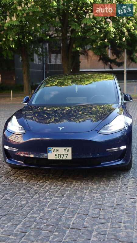 Tesla Model 3 (2019)