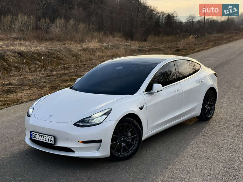 Tesla Model 3 (2020)