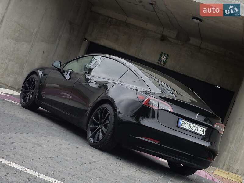 Tesla Model 3 (2021)