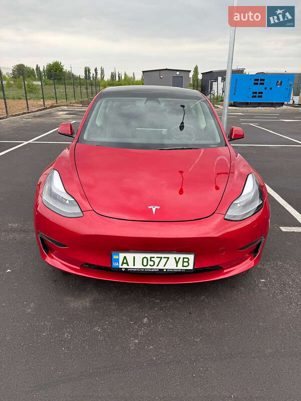 Tesla Model 3 (2023)
