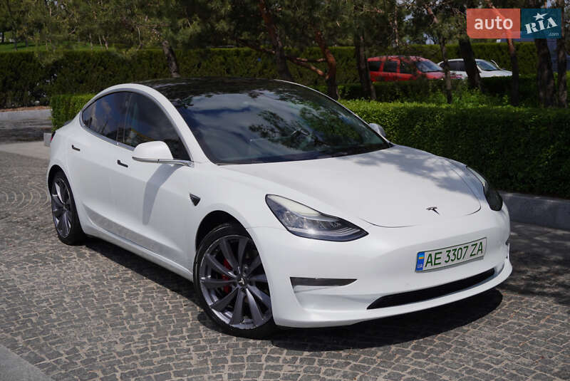 Tesla Model 3 (2018)