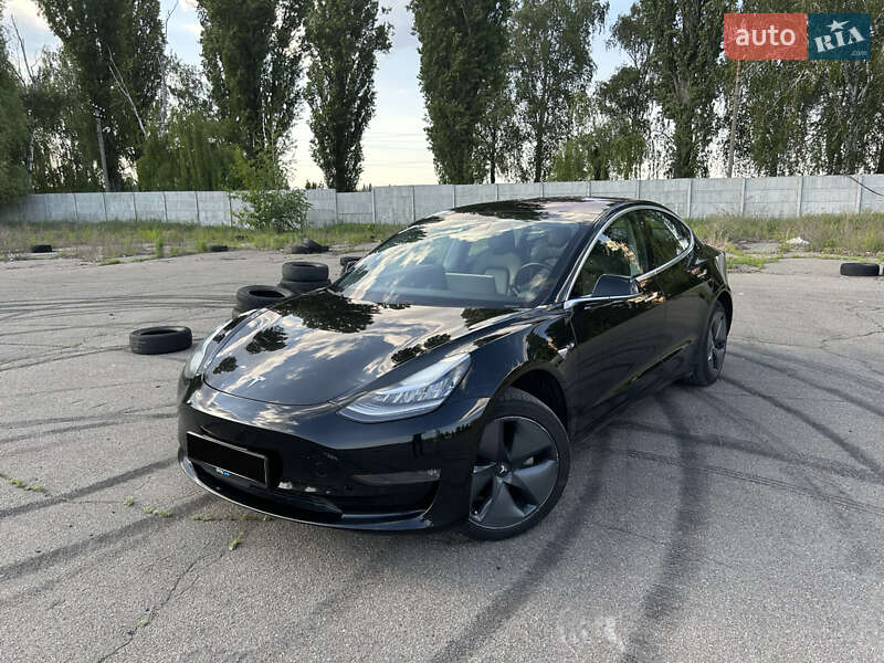 Tesla Model 3 (2018)