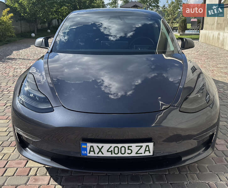 Tesla Model 3 (2019)
