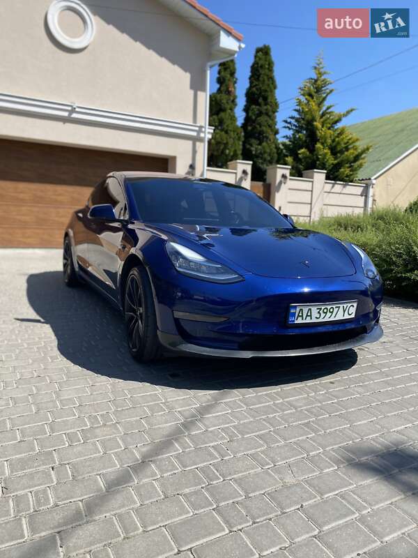 Tesla Model 3 (2018)