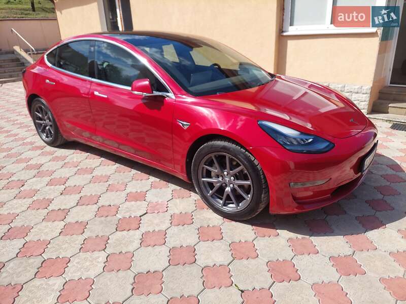 Tesla Model 3 (2019)