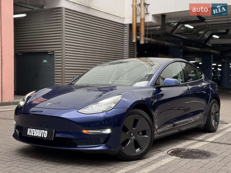 Tesla Model 3 (2021)
