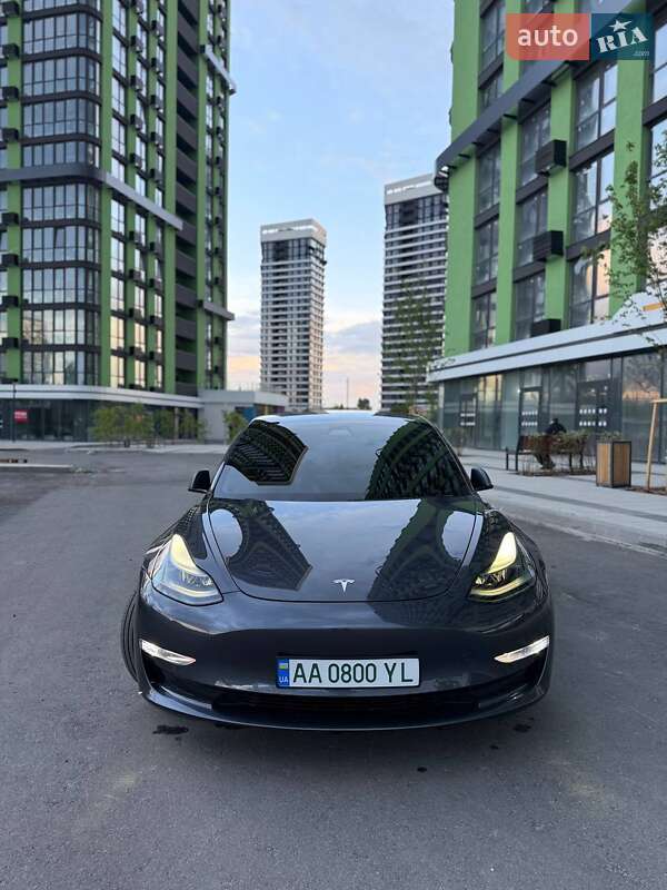 Tesla Model 3 (2021)