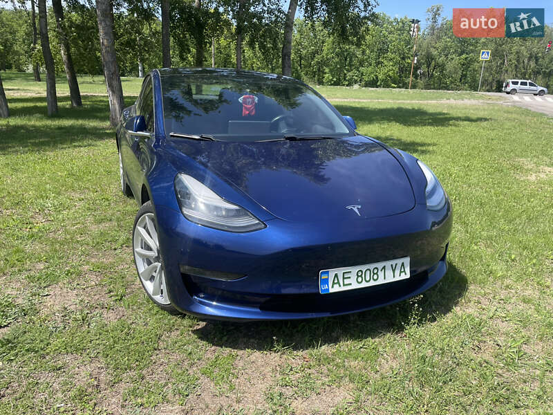 Tesla Model 3 (2019)